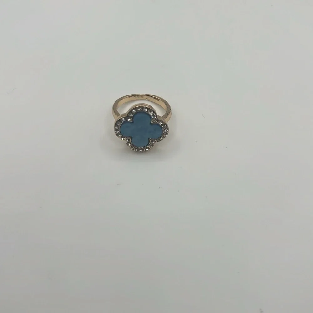 095. Blue Clover Ring with Silver Accents